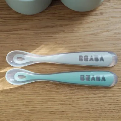 Produktbild von BÉABA Baby-Fütterlöffel aus Silikon mit weicher Löffelspitze, Grau