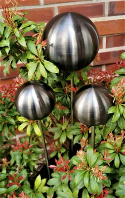 Produktbild von Rosenkugel 3er Set 15-10-10 cm Edelstahl schwarz matt gebürstet mit Stab 80 cm Beetstecker