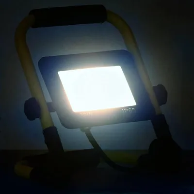 Obrázok produktu pre lED reflektor vidaXL s rukoväťou 30 W studená biela