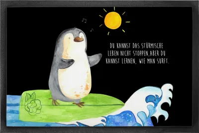 Produktbild von Mr. & Mrs. Panda Sauberlaufmatte Pinguin Surfer 60 x 90 cm - Schwarz - Geschenk, Urlaub, Portugal, Bodenvorleger, Optimistisch, Schmutzfangmatte, Fussmatte, fußmatte