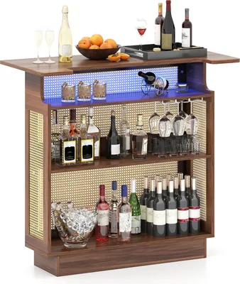 Zdjęcie produktu dla Bar domowy COSTWAY LED, szafka na wino z oświetleniem RGB, rattanowy stolik barowy z 3-rzędowymi uchwytami na kieliszki i 3 półkami, stolik bistro z pilotem zdalnego sterowania