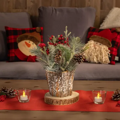 Produktbild von com-four® Deko-Gesteck Weihnachten - Tolle Tischdeko im Rinden-Topf für die Adventszeit - kleiner winterlicher Tischschmuck mit roten Beeren, Dekoschnee, Zapfen