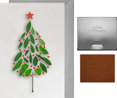 Produktbild von 5 Weihnachtskarten mit geprägter „Frohe Weihnachten“ Schokolade inkl. Umschläge, in silbernen Schachtel | Kartenmotiv: Tannenbaum aus Blätter | Umschläge in Silber | CHOCO SECRETS
