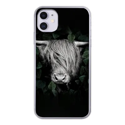 Produktbild von MuchoWow® Handyhülle Schutzhülle Hülle für iPhone 11 Schottischer Highlander - Blätter - Porträt Silikon Softcase Handy Hülle - Handytasche