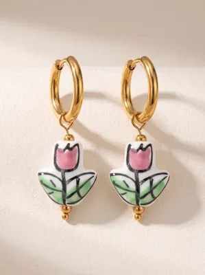 Produktbild von Lundholm Saartje Ohrhänger Damen Vergoldet – Tulpen Anhänger Huggie Ohrringe – Premium Edelstahl Gold PVD – Hypoallergen Wasserfest