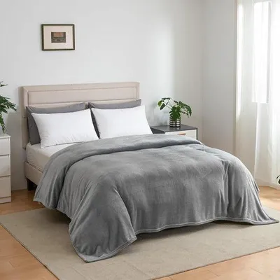 Produktbild von Famanu Fleece-Decke 230 x 270 cm - Flauschige Plaid für Sofa & Bett - Weich & Warm
