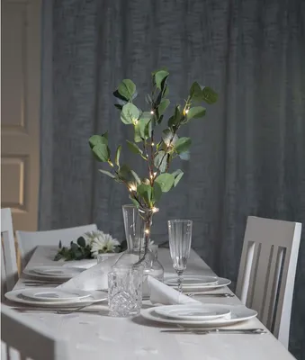 LED Leuchtzweig 'Eukalyptus' - 15 warmweiße LED - H: 90cm - Batteriebetrieb - Timer - grüne Blätter