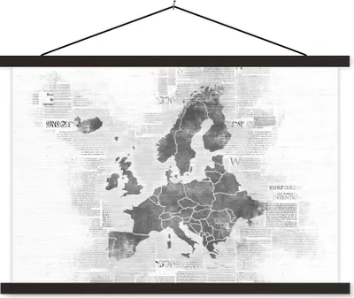 Produktbild von MuchoWow® Textilposter Eurocard auf Zeitungspapier - schwarz und weiß 120x80 cm mit schwarzem Rahmen - Wanddeko
