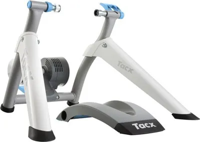 A Tacx T2240 Flow Smart Cycletrainer Rollentrainer is shown against a white background.