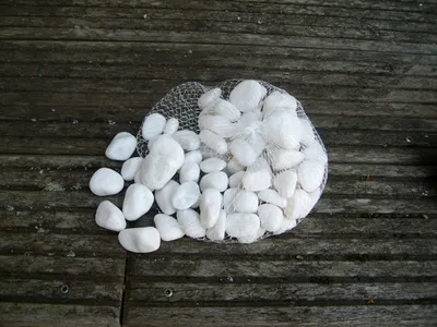 Produktbild von 1 Kilo Flusssteine, Dekosteine, Zierkies, Flusskiesel, weiss, 2-4 cm