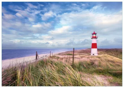 Produktbild von Wallario Premium Glasbild, freischwebende Optik, kräftige Farben, Größe 100 x 70 cm Motiv Leuchtturm am Strand von Sylt