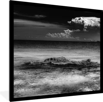 Produktbild von MuchoWow® MuchoWow® Gerahmtes Poster Skyline von Cancun mit klarem Wasser - Schwarz und weiß 40x40 cm - Poster mit zchwarzem Bilderrahmen - Mit Rahmen - Wanddekoration Schlafzimmer