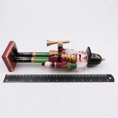 Produktbild von Kerzenhalter für den Kamin - Holznotenknacker aus hochwertigem Grünholz - 30 cm groß - Weihnachtsdekoration mit Posaune und Trommel
