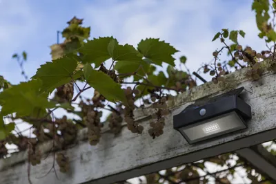 Produktbild von LUTEC ARROW, Wandbeleuchtung für den Außenbereich, Grau, Glas, Synthetik, IP44, Garten, III