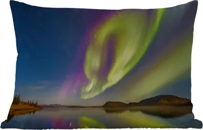 Produktbild von MuchoWow® Outdoor Kissen - Nordlichter - Schweden - Lila - Wasser - Grün - 60x40 cm - Wetterfest - Lounge Kissen - Zierkissen - Kissen für Innenräume