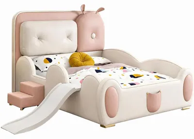 Image de Lit beige rosé pour enfant avec barrières de sécurité. Lit avec toboggan et escalier