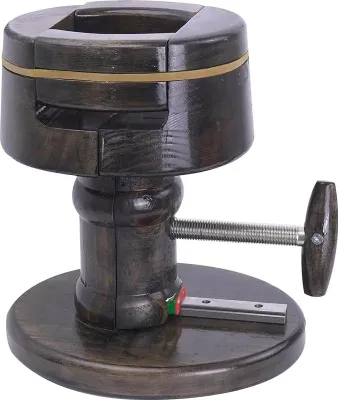 Immagine prodotto di 4-way wooden brown antique hat and cap stretcher