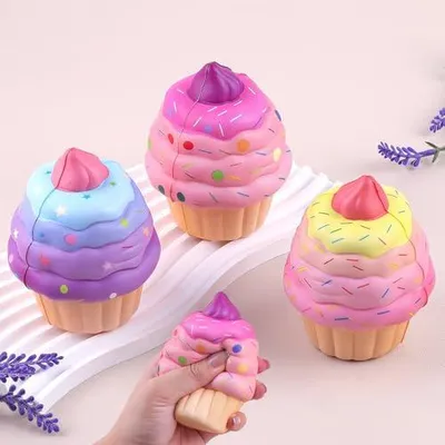 Zdjęcie produktu dla Squishies babeczki piankowe zestaw 3 sztuk antystresowe dla dzieci