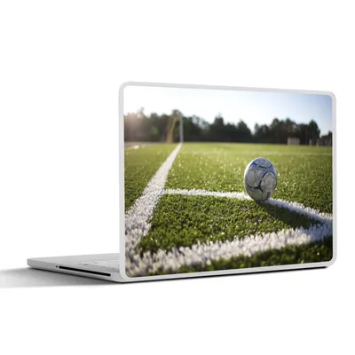 Produktbild von MuchoWow® Laptop Aufkleber Sticker Cover Der Ball ist auf der Eckstoßlinie 30x21 cm - Sticker für Laptop - Selbstklebend