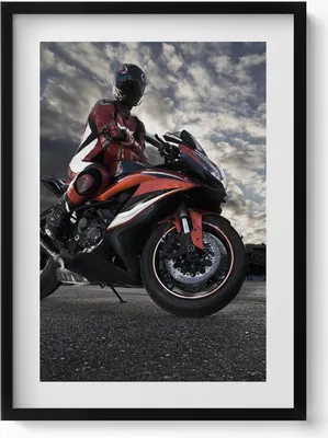 Produktbild von Mann auf einem Motorrad– Wandbild mit Rahmen – Gerahmtes Bild  – Wanddekoration – 50x70 cm –  Schwarz Rahmen