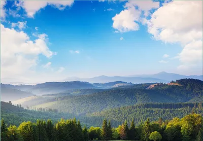 Produktbild von Wallario Fototapete Vliestapete, seidenmatte Oberfläche, einfache Verarbeitung, Größe 300 x 210 cm, Motiv Berglandschaft im Gebirge unter blauem Himmel