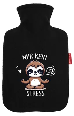 Produktbild von Huuraa Wärmflasche Nur keinen Stress Yoga Faultier 1,8 Liter Black Classic Veloursbezug Bettflasche Geschenkidee