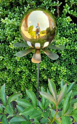 Produktbild von Blütenzauber Rotterdam Rosenkugel 15 cm Edelstahl gold poliert Gartenstecker Deko mit Stab 80 cm