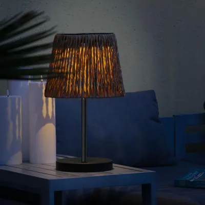 Produktbild von LED Solar Tischleuchte in Rattan-Optik - warmweiße LED - H: 48cm - Lichtsensor