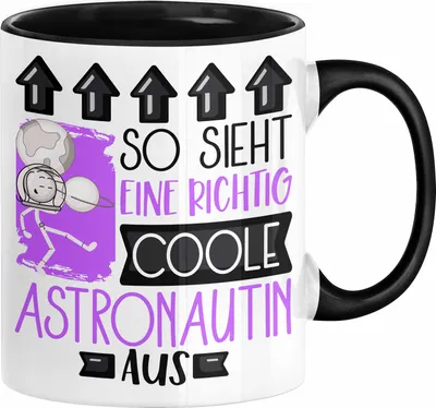 Produktbild von Astronautin Geschenk Tasse Geschenkidee für Astronautin Geburtstag Weihnachten Spruch So Sieht Eine Richtig Coole Astronautin Aus Kaffee-Becher  (Schwarz)