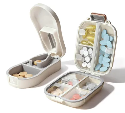 Produktbild von Reise-Pillenbox mit integriertem Pillenschneider