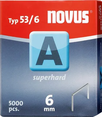 Imagen del producto de Abrazadera de cable Feindrahtklammer 53/6, con cuerpo de 11,3 mm y patas de 6 mm, fabricada en acero galvanizado, marca Novus, paquete de 5000 unidades