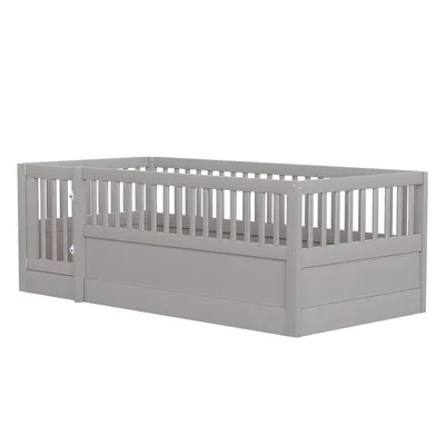 Produktbild von Merax Kinderbett 90x200cm mit Schutzgitter und Tür, Bodenbett aus Massivholz, Holzbettgestell für Kinder, Grau