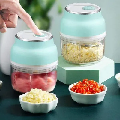 Obrázok produktu pre Mini prenosný mixér na potraviny a koreniny s USB nabíjaním a objemom 230 ml