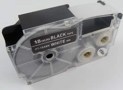 Produktbild von vhbw Schriftband-Kassette kompatibel mit Casio KL-200, KL-2000, KL-300, KL-200E, KL-60 Etiketten-Drucker 8m x 18mm Weiß auf Schwarz, pet+ RESIN