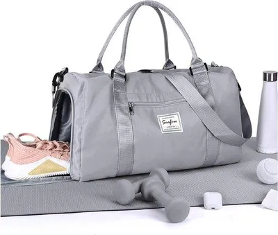Imagen del producto de Bolsa deportiva Famanu con compartimento para objetos húmedos y compartimento para zapatos - Color gris