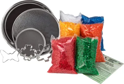 Produktbild von CREARTEC Colouraplast Schmelzgranulat in 6 Farben -  Geschenkpackung inklusive 3 Metallschmelzformen & 3 Ausstechformen - 100g pro Farbe - 53001