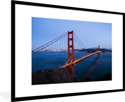 Produktbild von MuchoWow® Gerahmtes Poster Golden Gate Bridge am Abend beleuchtet 90x60 cm - Poster mit Schwarzem Bilderrahmen Wandposter Rahmen Foto Bilder - Wanddekoration - Fotos