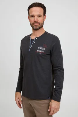 Produktbild von FQ1924 FQRolf Herren Longsleeve Langarmshirt Shirt mit Print und Henley-Ausschnitt aus 100% Baumwolle