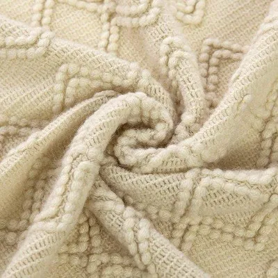 Productafbeelding van Unyqoos® Fleece deken met diamantruit patroon – zacht en warm, 100%.Polyacryl, woondeken 125 x 150 cm, beige, geschikt voor bank en bed