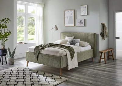 Produktbild von Meise Möbel Polsterbett Riva 140x200 cm | Doppelbett | Bettgestell | Kopfteil mit Keder | Webstoff Moosgrün | Holzfuß eichefarbig