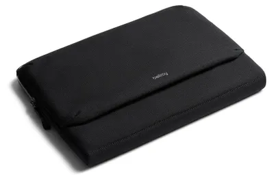 Imagen del producto de Bellroy, funda impermeable para portátil de 16 pulgadas con múltiples compartimentos, color
