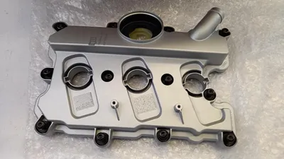Productafbeelding van AUDI A4, A5, A6, A7, A8, Q5, Q7, VW Touareg: Kleppendeksel, onderdeelnummer 06E103471P
