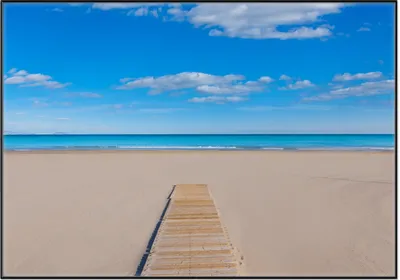 Produktbild von Wallario Wandbild Auf dem Holzweg zum blauen Meer, Größe: 70,30 x 100,30 cm, Poster mit schwarzem Aluminiumrahmen