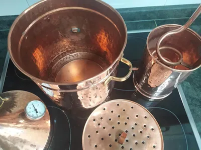 Productafbeelding van Distilleerketel Koper - Distilleerder Essentiële Oliën - Planten Extractie - Brede Pot Opening - 5 Liter - Koper