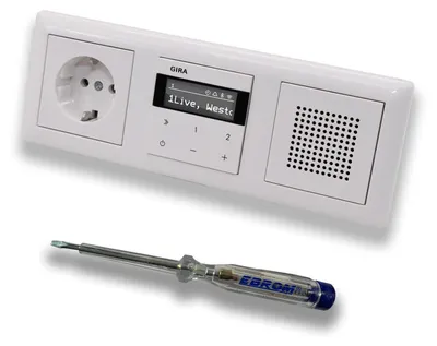 Produktbild von Gira Unterputz IP Internetradio 232003 + Bluetooth KomplettSet + Lautsprecher + Steckdose - System 55 - reinweiß glänzend im 3fach Rahmen Gira 021303 inkl. EBROM Phasenprüfer zur Montage der Geräte