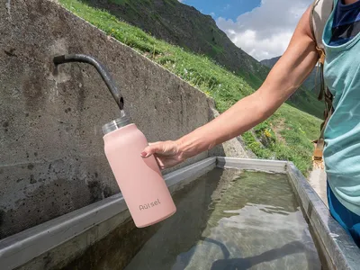 Productafbeelding van Famanu waterfles 1,7 liter met rietje - geïsoleerde sportfles met handgreep