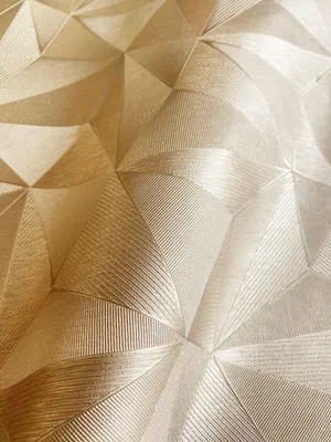 Produktbild von NEWROOM Tapete Gold Vliestapete Glänzend - Metallic Glamour Mattes Gold  Dreiecke Grafik 3D-Optik Grafisch Grafiktapete