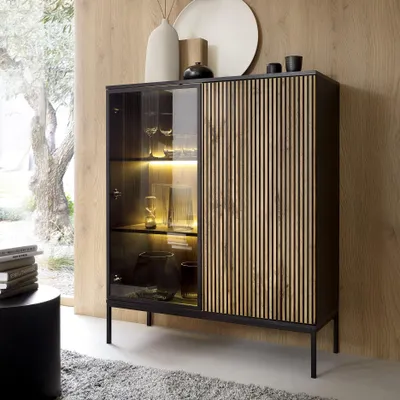 Produktbild von Moderne Geriffelte Vitrine LAGOS W2D Schwarz Eiche Wotan LED auf Metallfüßen Schrank Highboard