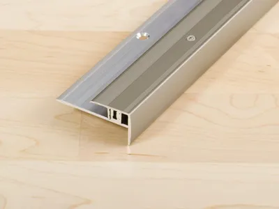 Produktbild von PROLINE Edelstahl 2 Meter Treppenkantenprofil, Universalprofil für Hartbodenbeläge, Trittstufe 28 mm, Setzstufe 23 mm, Höhenausgleich 6,5 bis 15 mm, gerilltes Deckprofil, einfache Verlegung