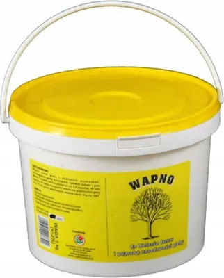 A white bucket with a yellow lid and a yellow label containing product information and an illustration of a tree.